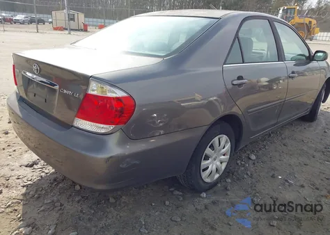 2005 Toyota Camry Le z USA, uszkodzony, nr VIN 4T1BE30KX5U507500